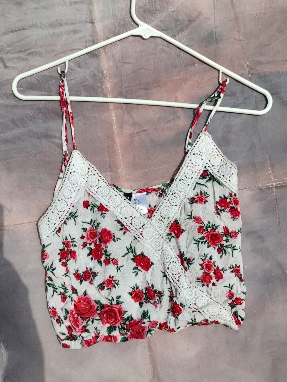 💥 3/$20 Divided Size 4 Floral Lace Trim Cropped Cami Top Red Roses